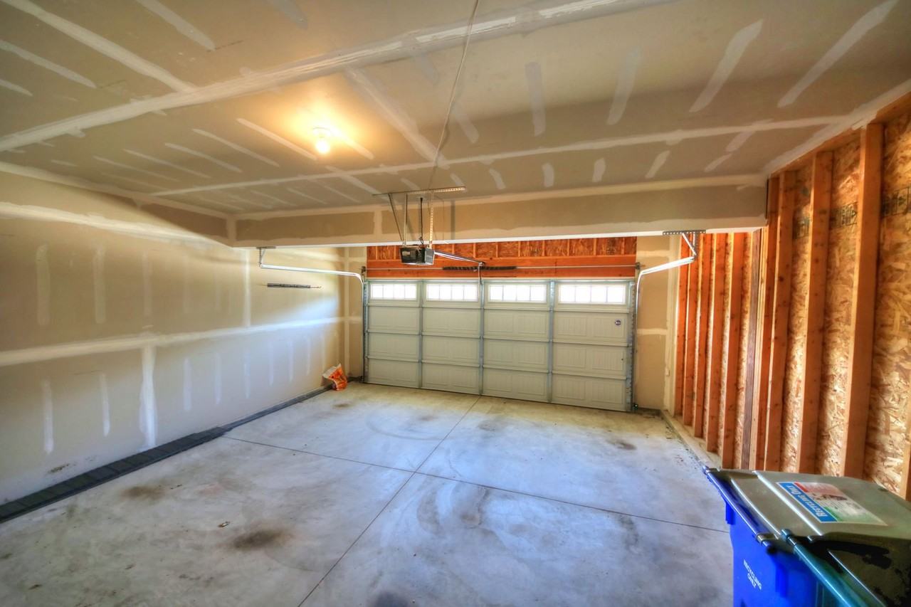 11128 Fort Samuel Dr - Photo 3 of 8