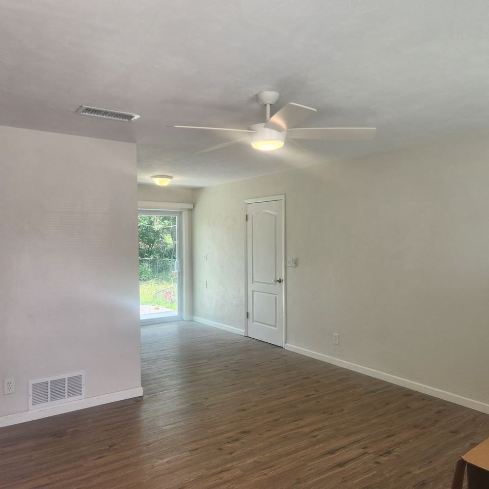 1921 Linda Ave - Photo 2 of 13