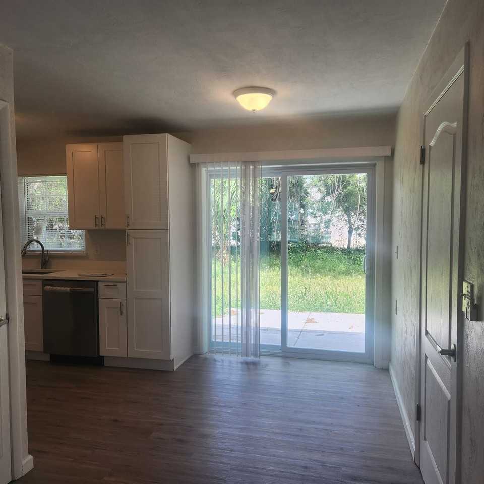 1921 Linda Ave - Photo 3 of 13