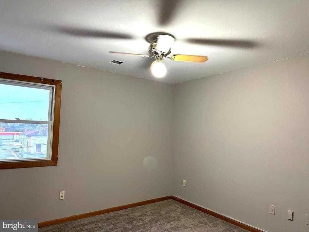 31 E Logan Ave #3rdFL - Photo 4 of 14