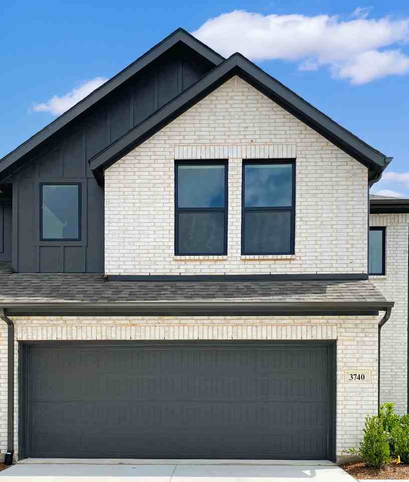 3740 Pierce Ln - Photo 2 of 48