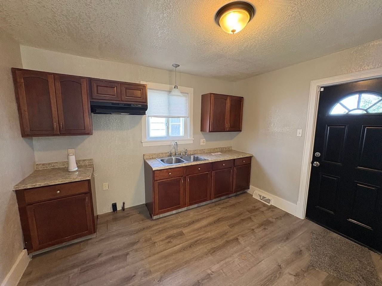 1628 Clark Ave Sw - Photo 4 of 13