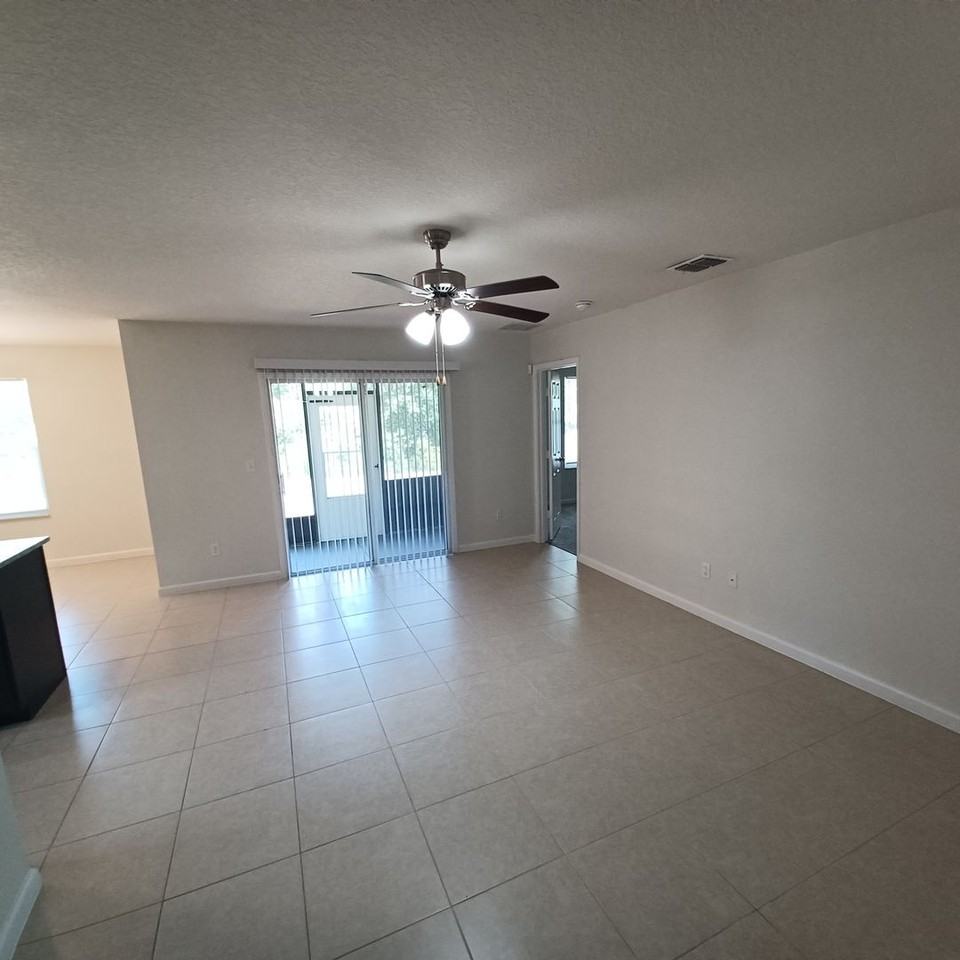 8684 Lake George Cir W - Photo 2 of 28