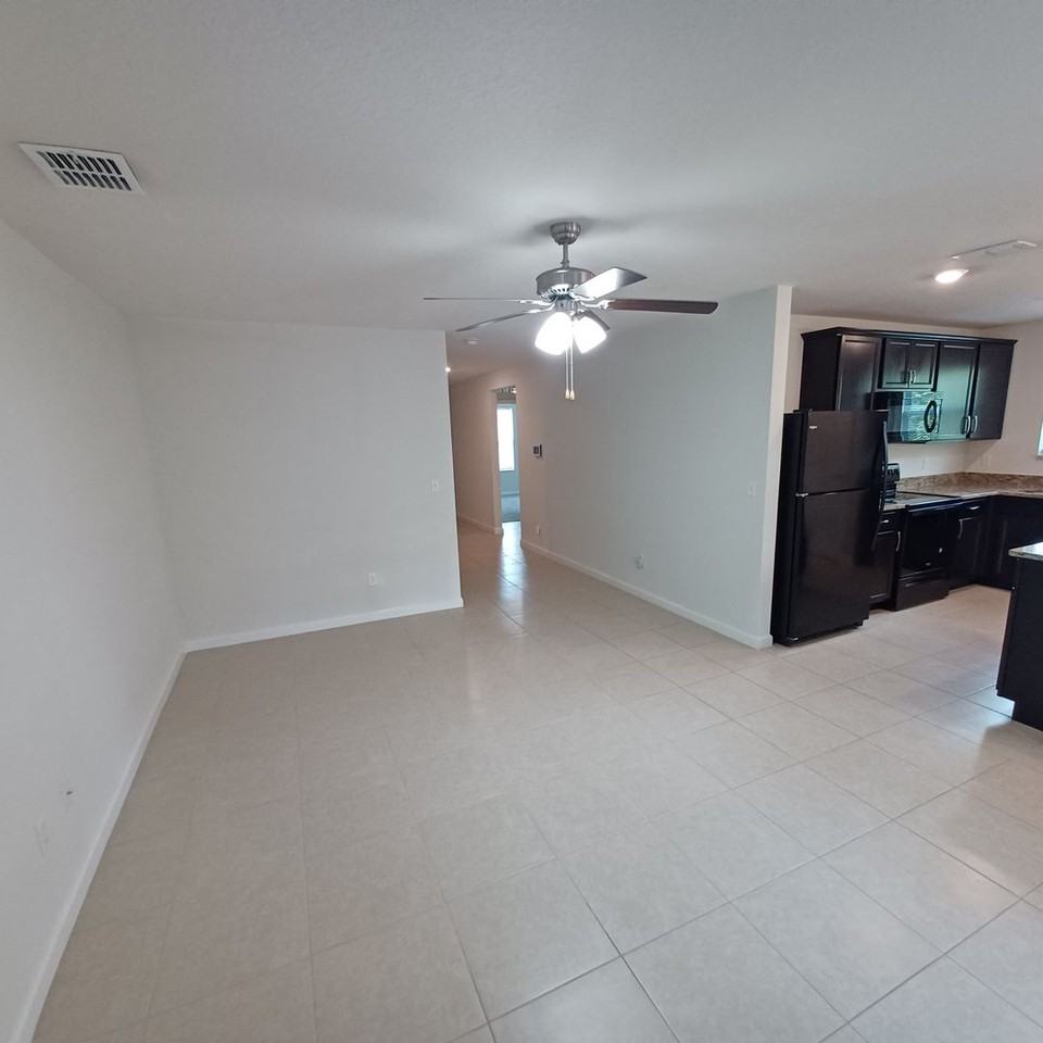 8684 Lake George Cir W - Photo 3 of 28