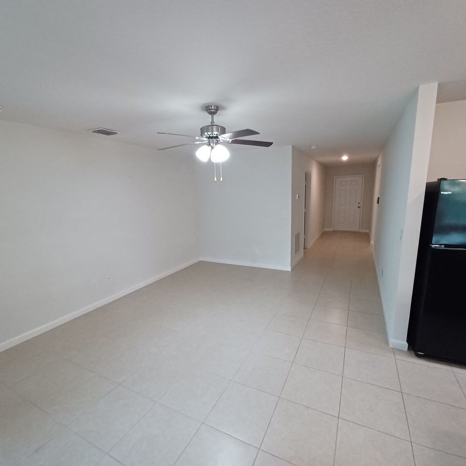 8684 Lake George Cir W - Photo 4 of 28