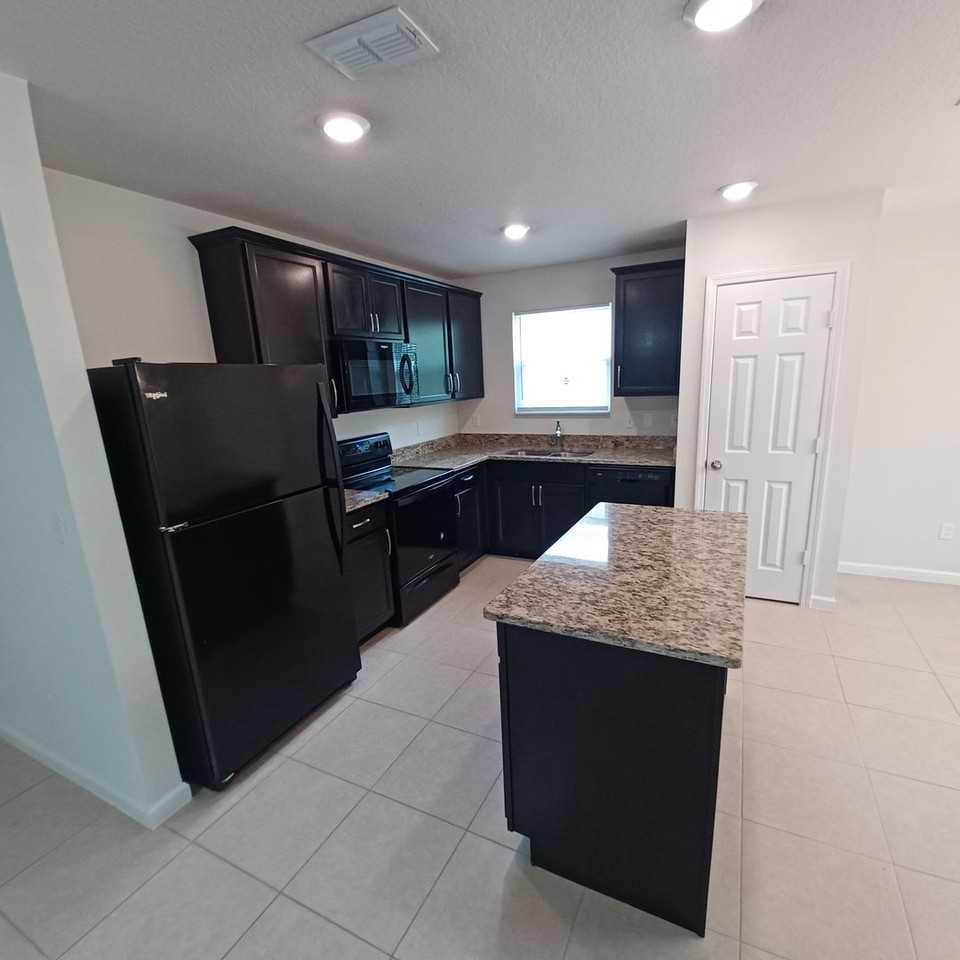 8684 Lake George Cir W - Photo 7 of 28