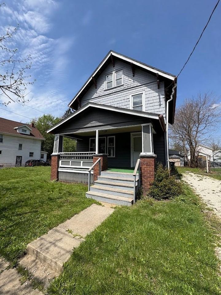 897 Peckham St - Photo 2 of 16
