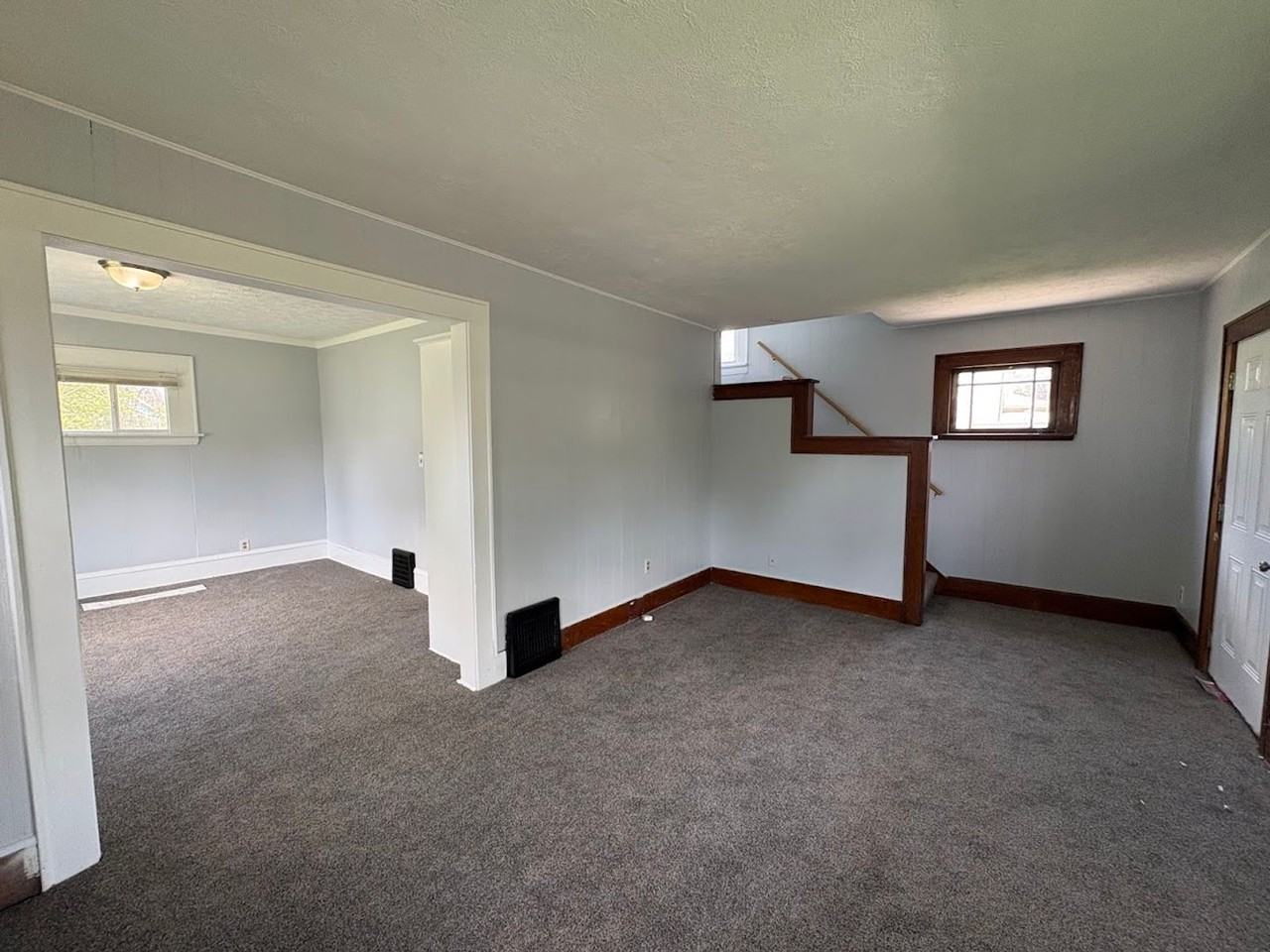 897 Peckham St - Photo 4 of 16