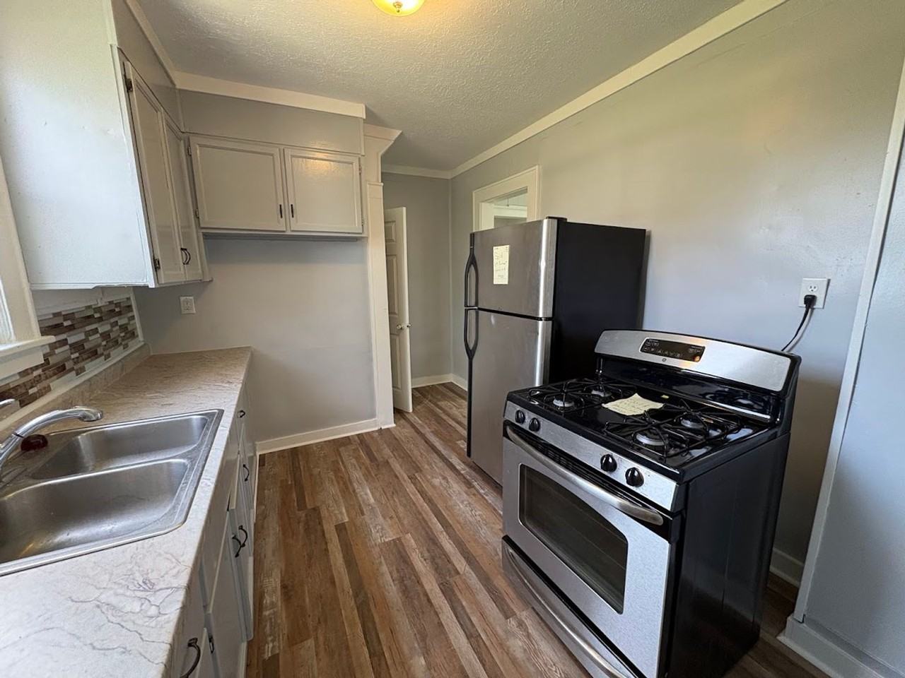 897 Peckham St - Photo 6 of 16