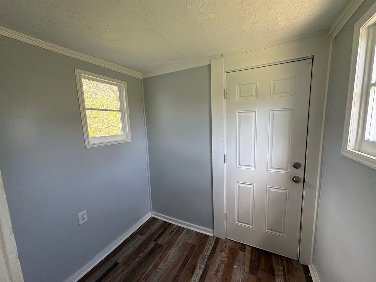897 Peckham St - Photo 7 of 16