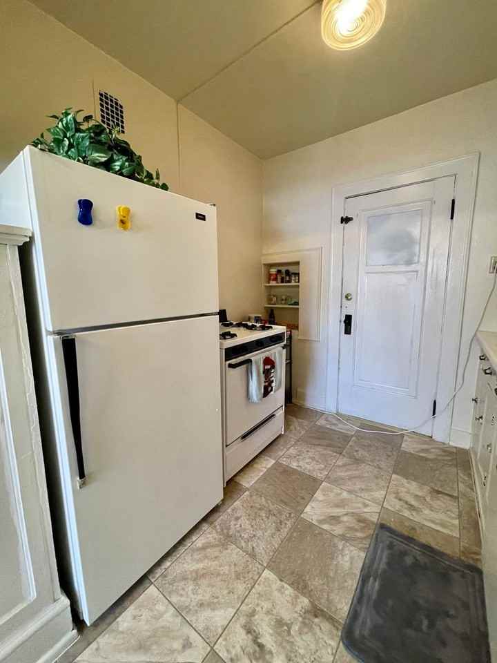 1805 E Park Pl. - Photo 5 of 19