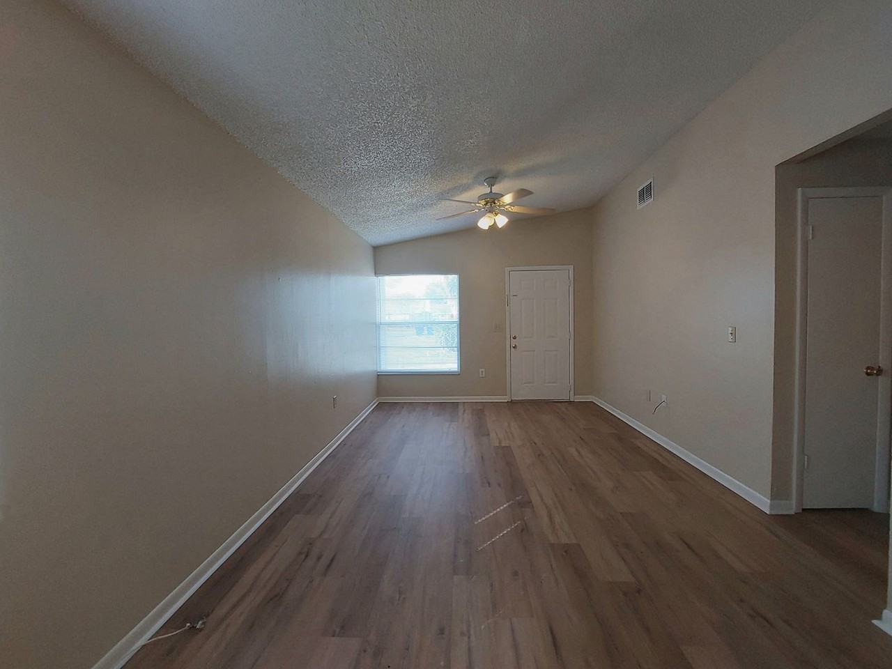 1906 Crystal Grove Dr - Photo 4 of 16