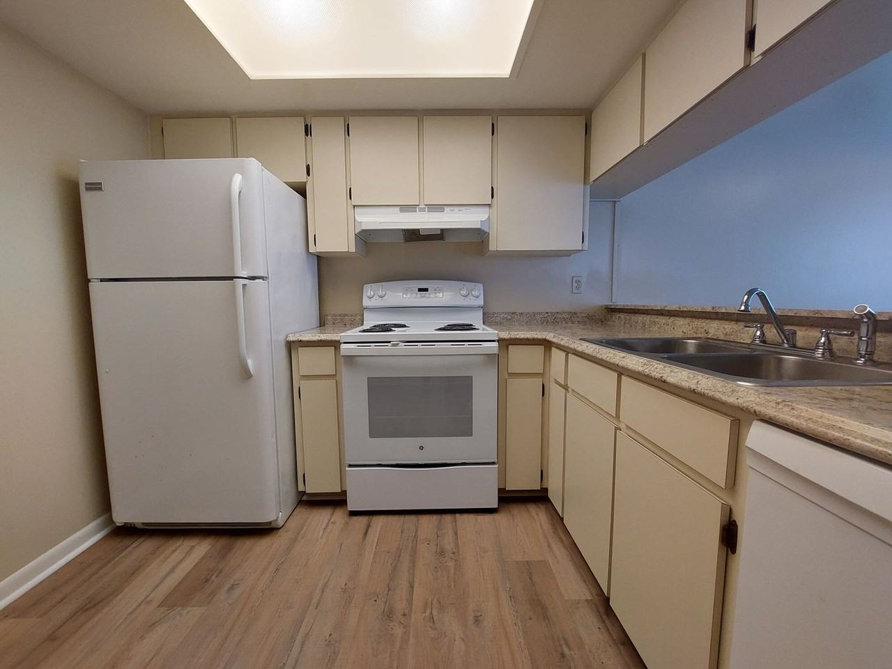 1906 Crystal Grove Dr - Photo 7 of 16