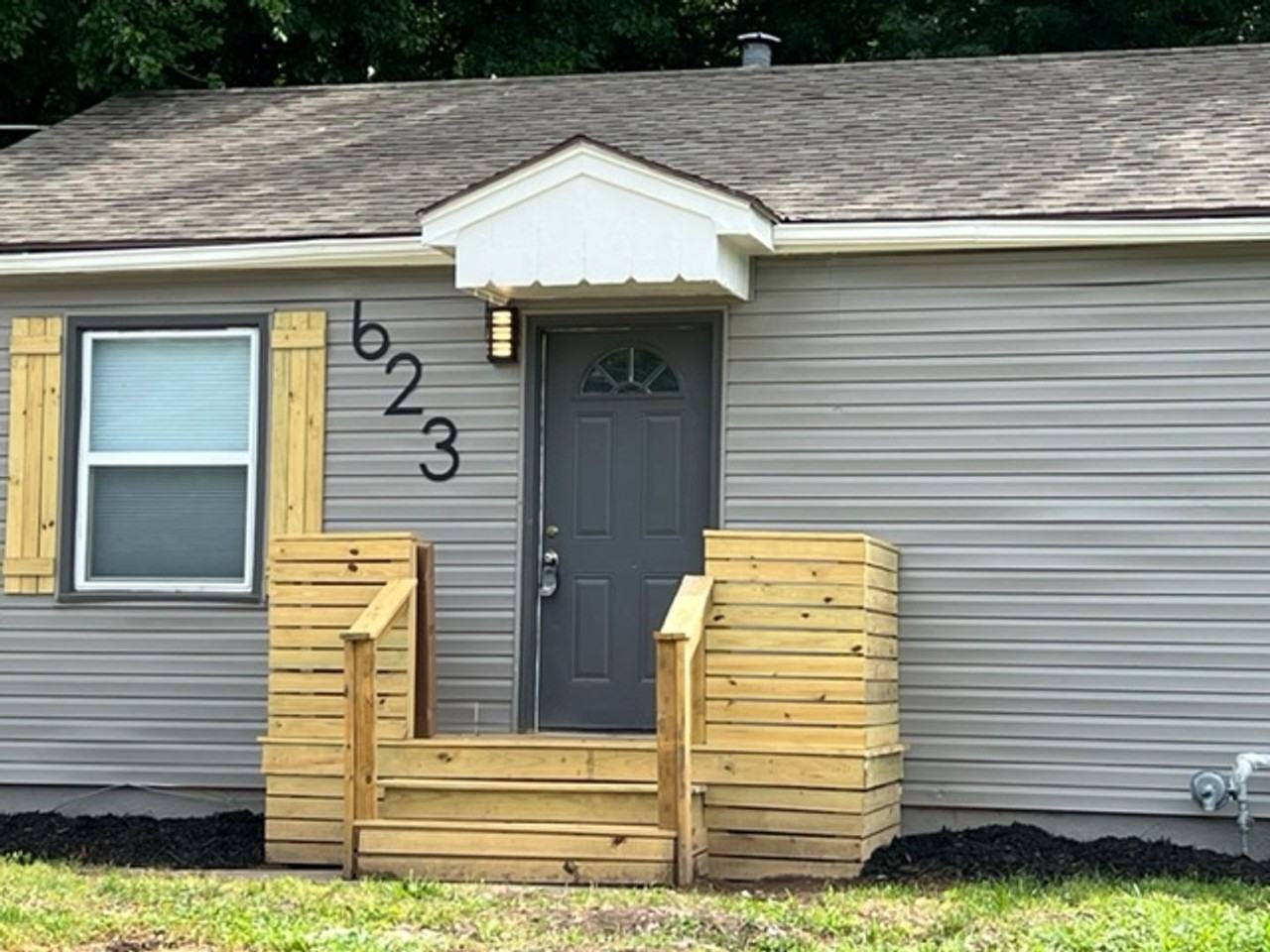 623 N Highland Dr - Photo 2 of 14