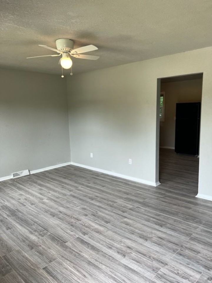 623 N Highland Dr - Photo 5 of 14