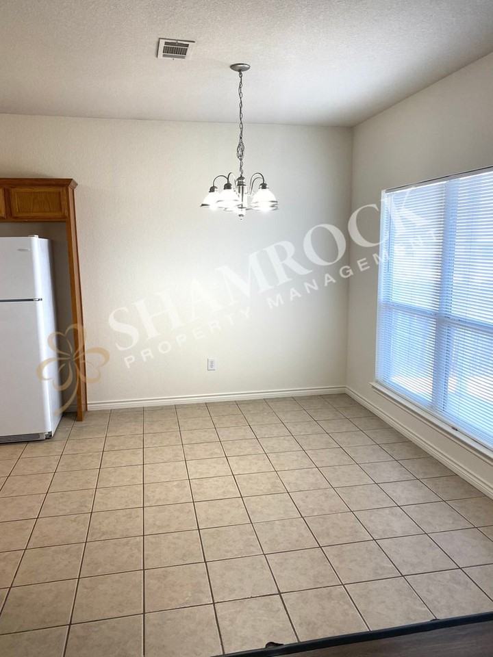 808 Quarter Horse Trl - Photo 3 of 8