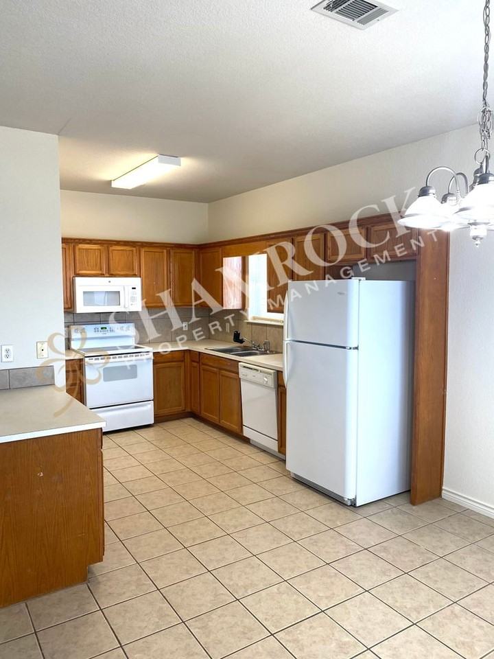 808 Quarter Horse Trl - Photo 4 of 8