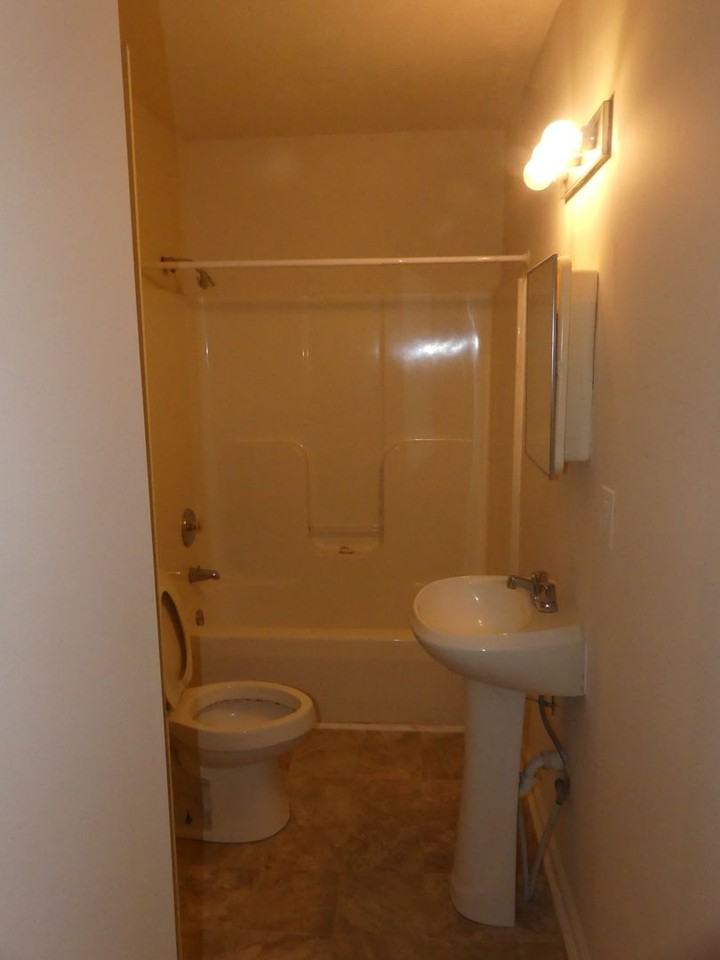 1643 Briarfield Rd - Photo 2 of 10