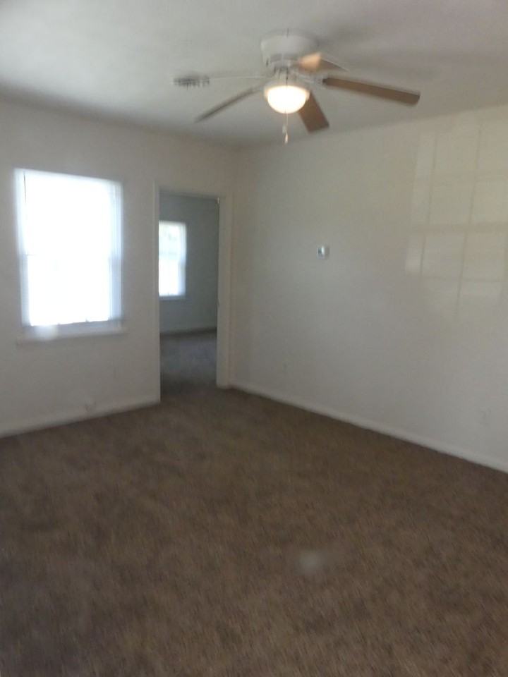 1643 Briarfield Rd - Photo 3 of 10