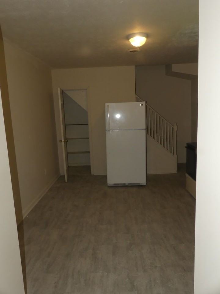 1643 Briarfield Rd - Photo 2 of 10