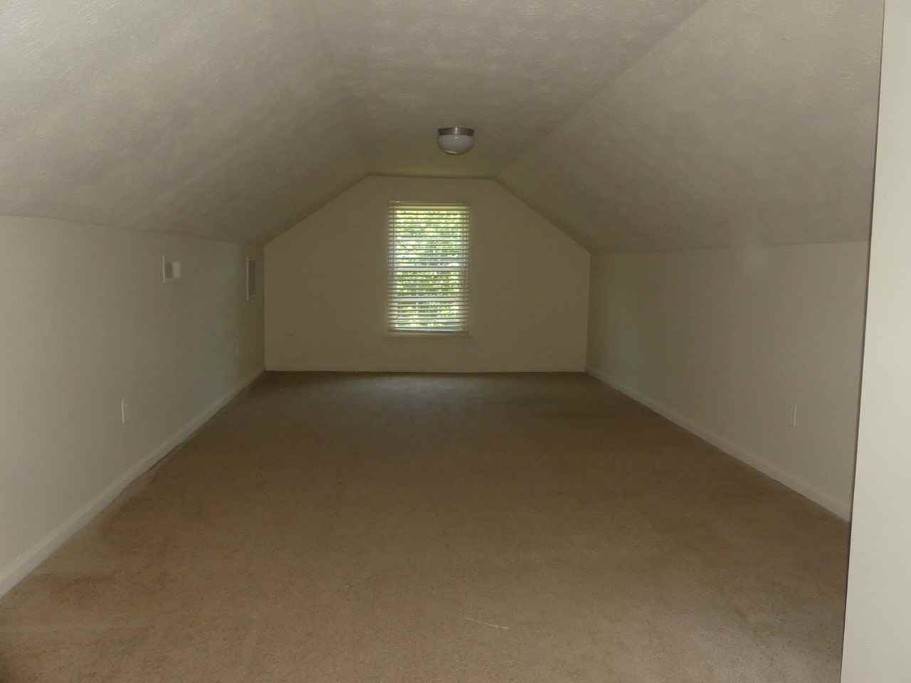 1643 Briarfield Rd - Photo 4 of 10
