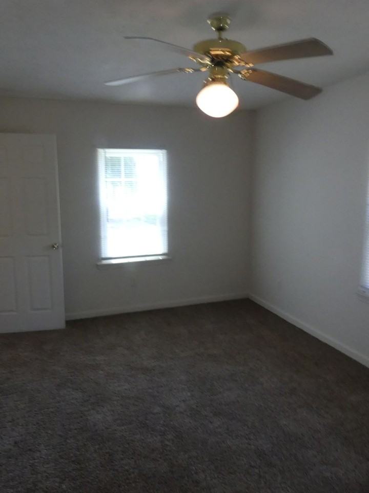 1643 Briarfield Rd - Photo 5 of 10