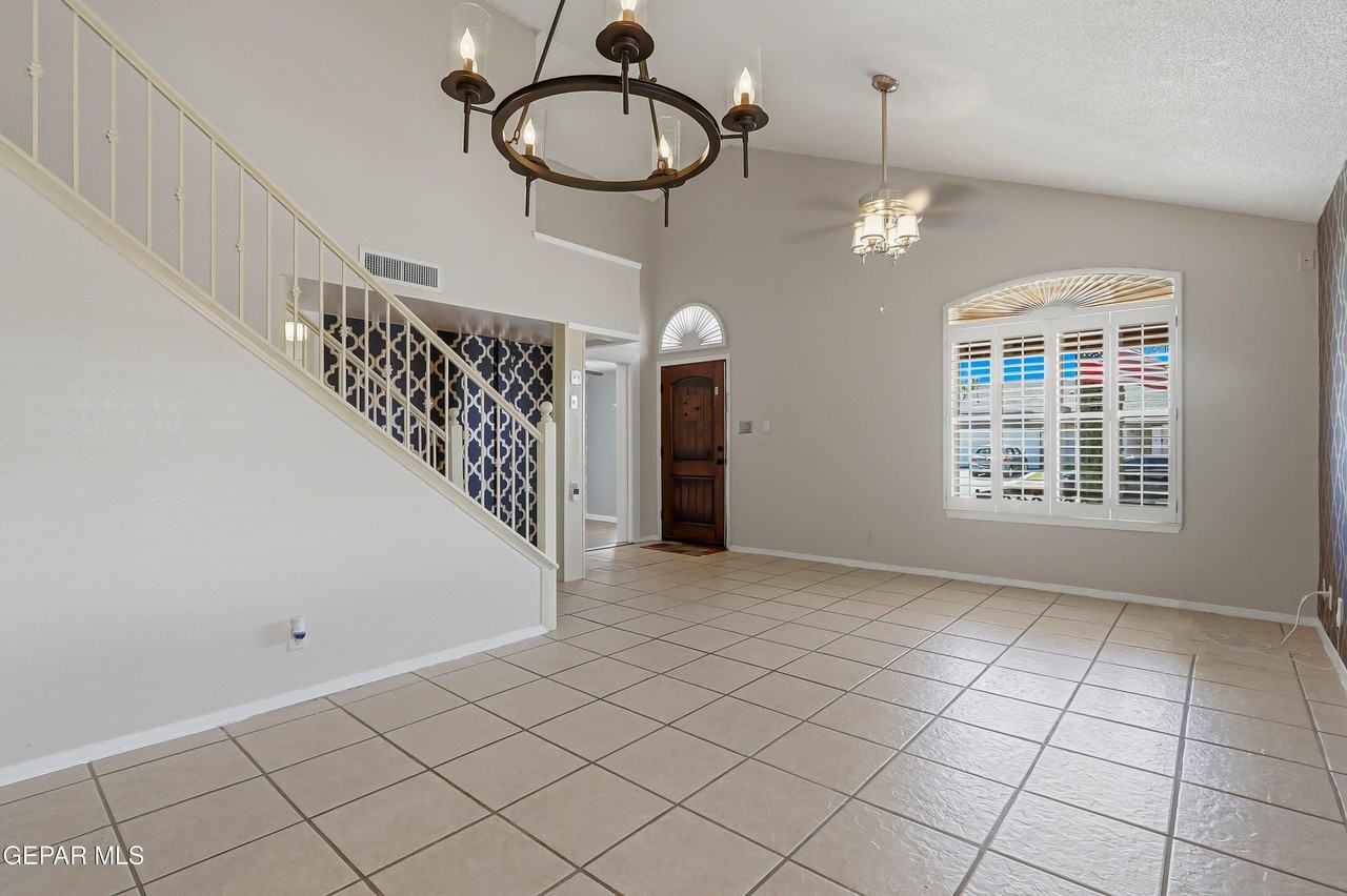 12119 Tower Hill Dr - Photo 2 of 14