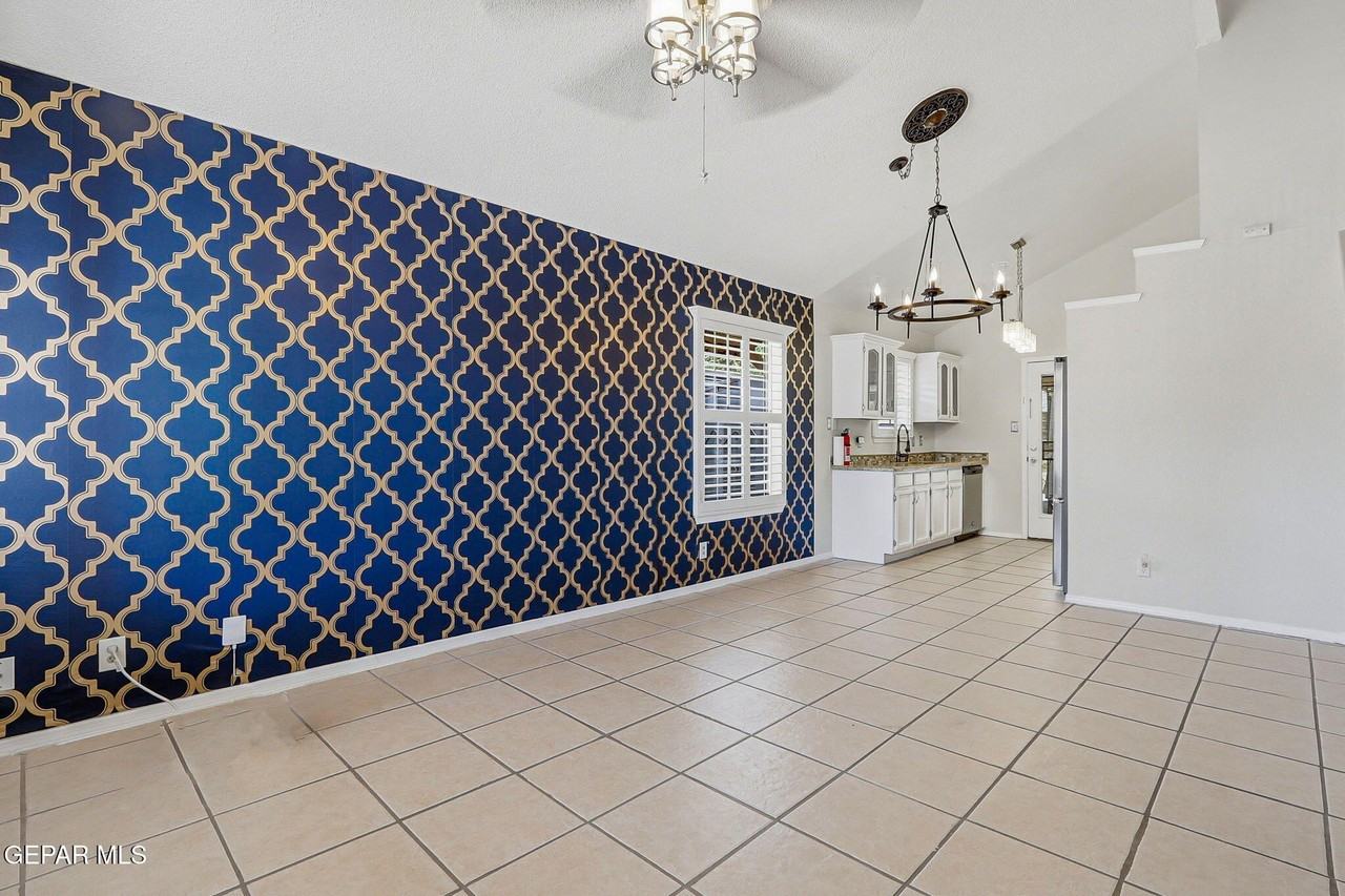 12119 Tower Hill Dr - Photo 3 of 14