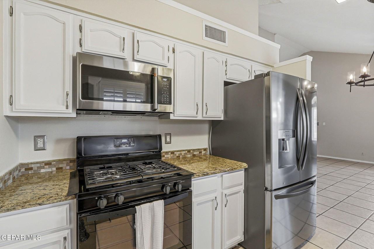 12119 Tower Hill Dr - Photo 5 of 14