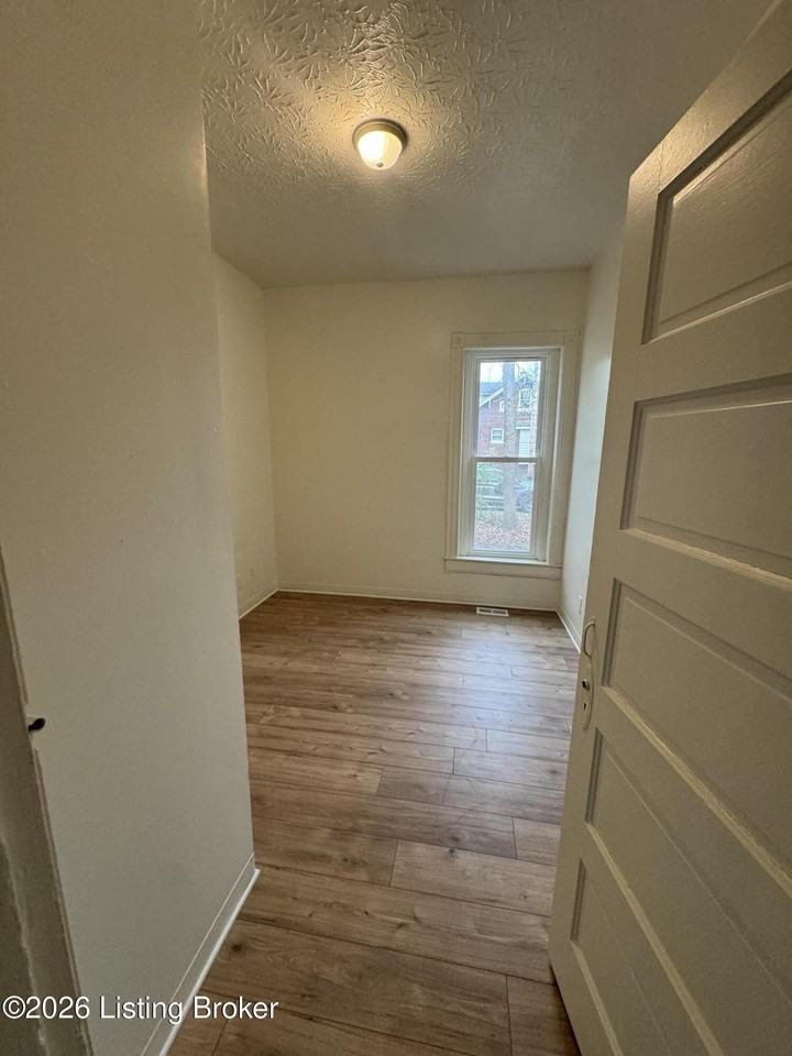 3860 Southern Pkwy - Photo 3 of 7