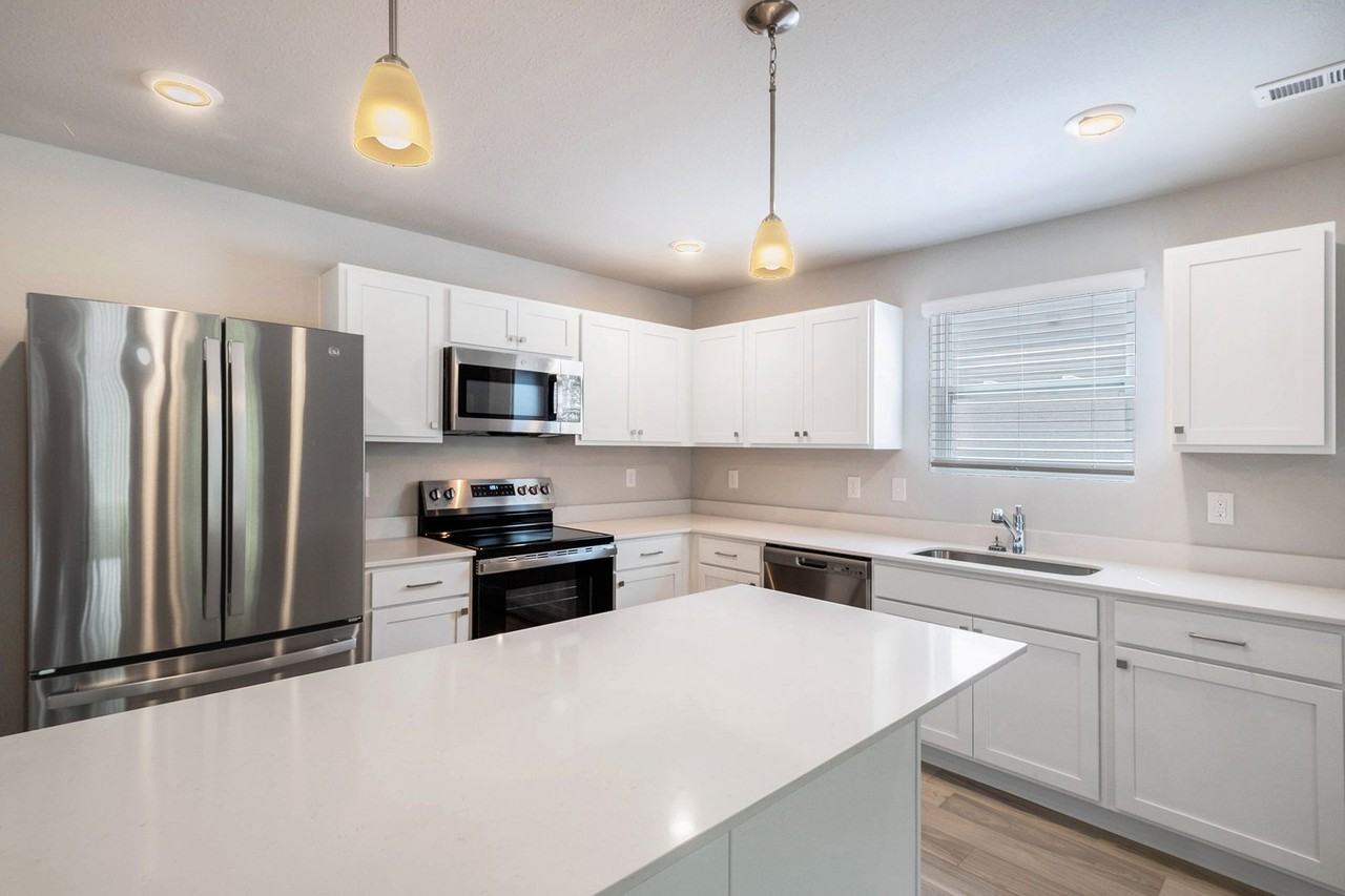 1405 Ridgeview Dr - Photo 5 of 18