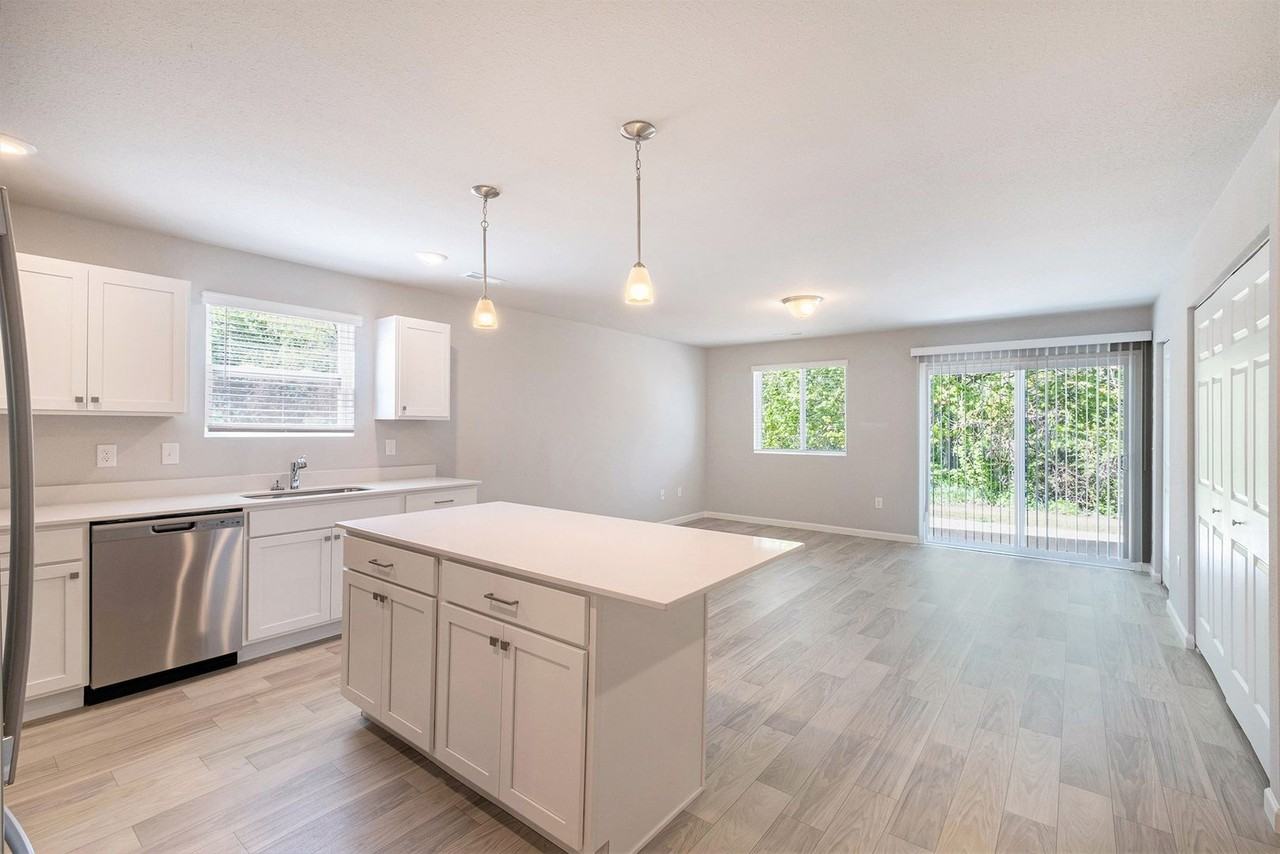 1405 Ridgeview Dr - Photo 6 of 18