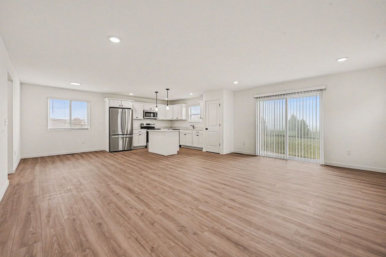 1638 Roosevelt Ct - Photo 4 of 21