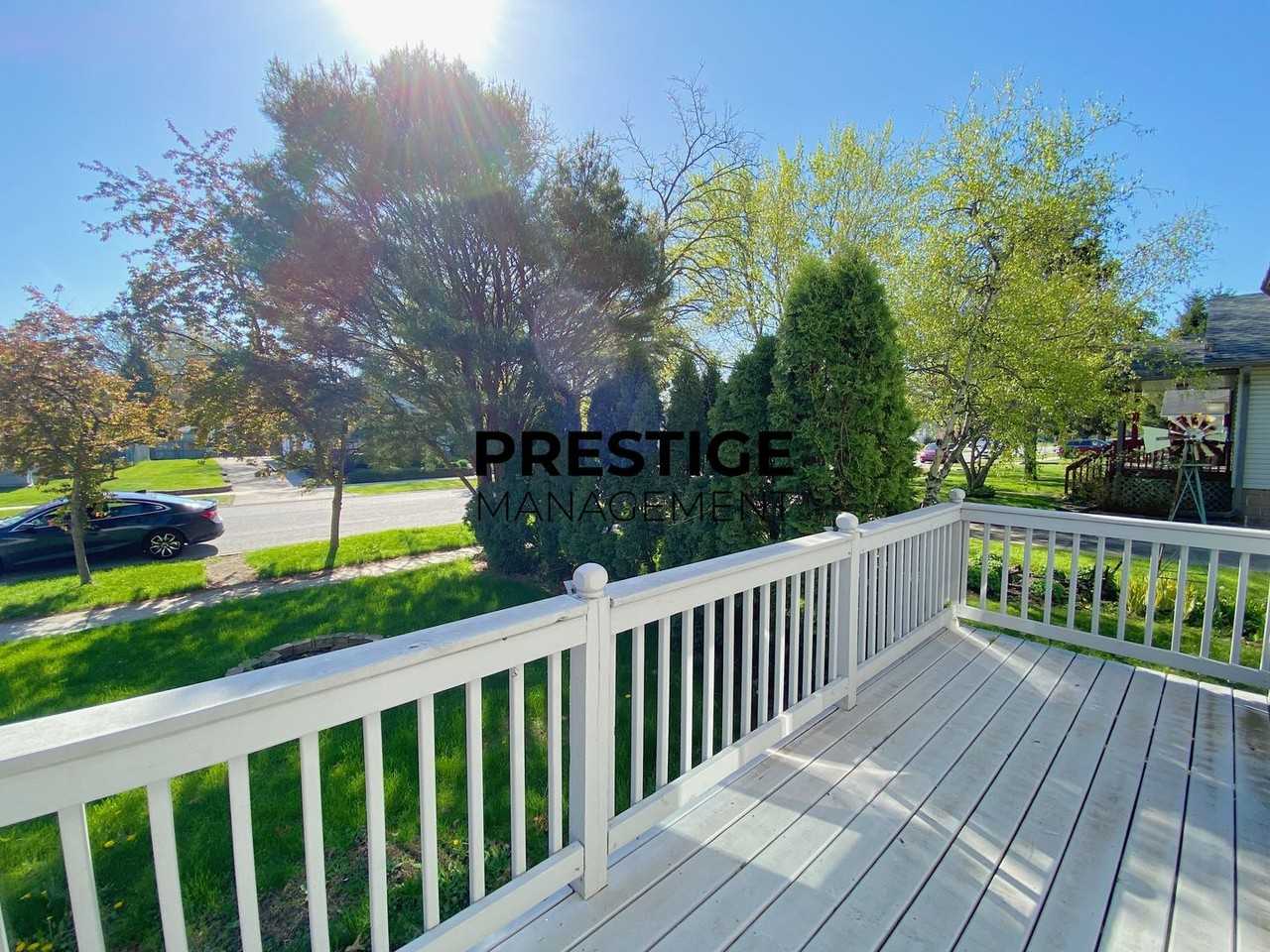 422 422 N Dwigging - Photo 2 of 14