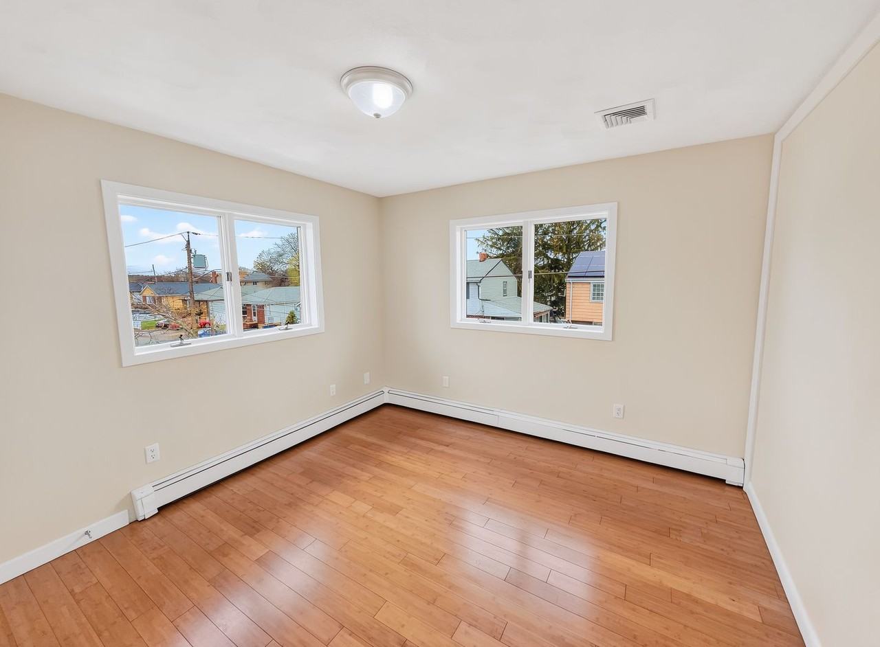 117 Marshall St - Photo 7 of 37