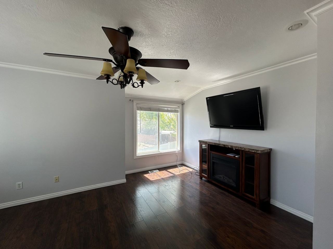 1335 N 2710 W - Photo 4 of 19