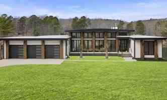 featured image of 704 Russell St