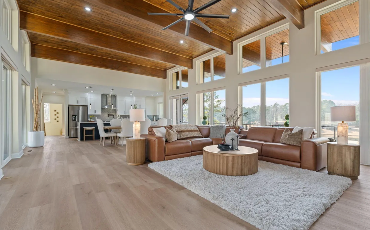 704 Russell St - Photo 3 of 23