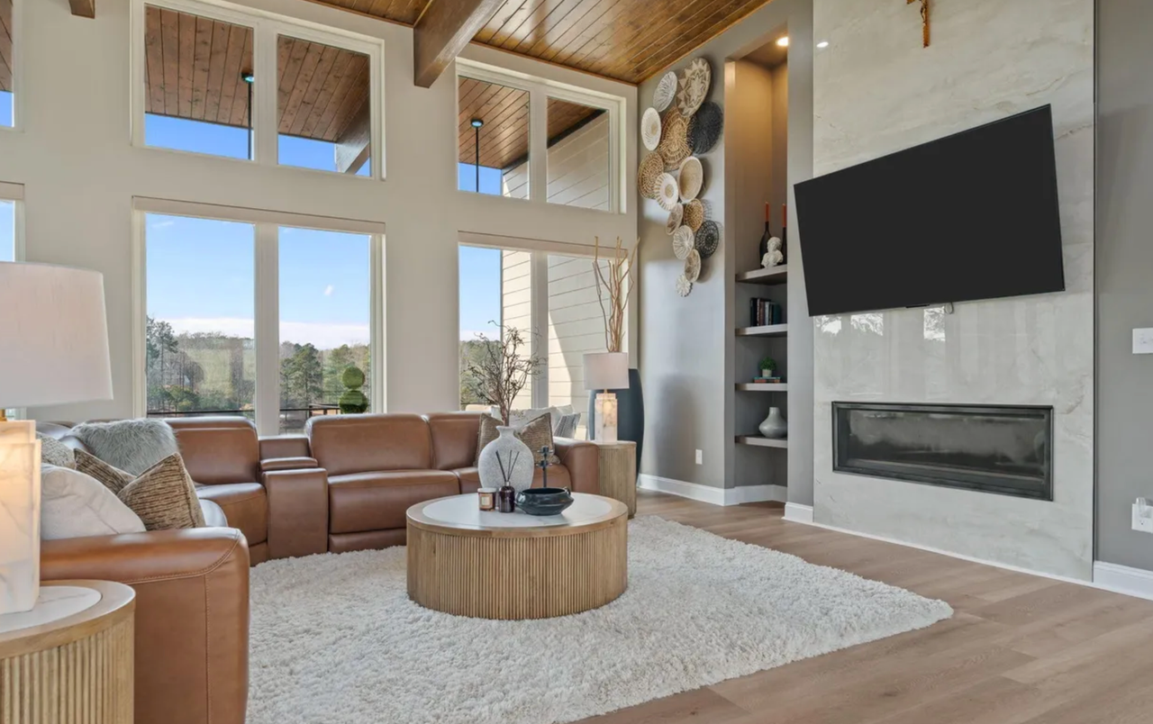 704 Russell St - Photo 4 of 23