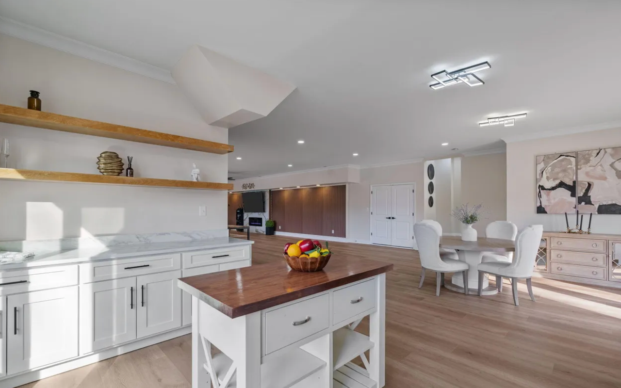 704 Russell St - Photo 7 of 23