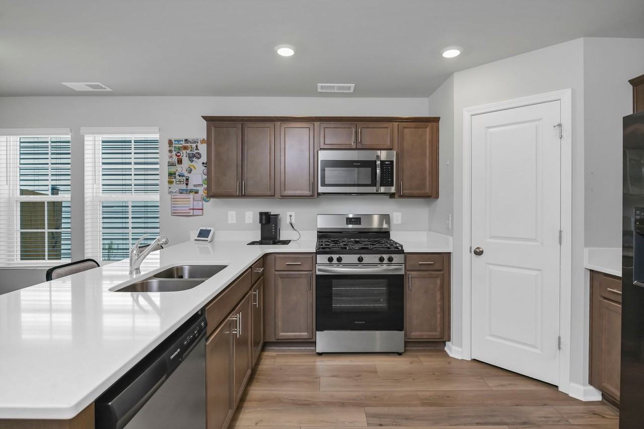 620 Rothenburg Rd - Photo 5 of 41