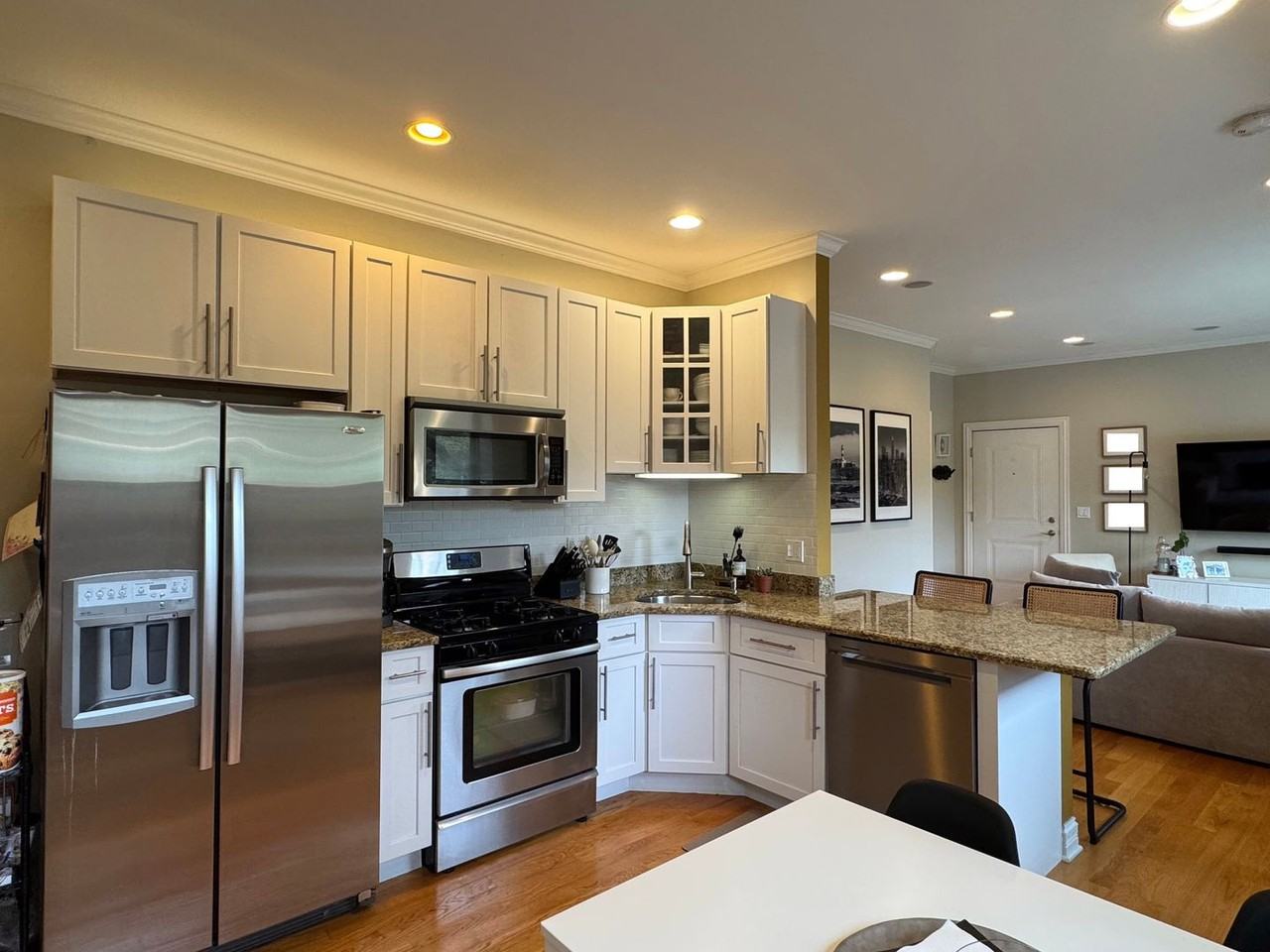 2206 W School St - Photo 7 of 13