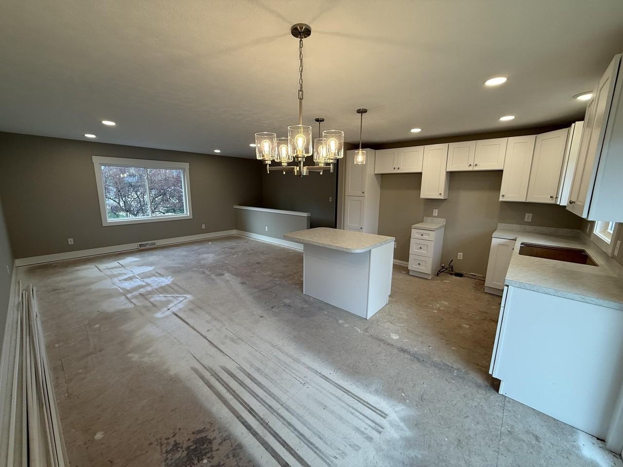 4618 W Grand Blvd Nw - Photo 3 of 7