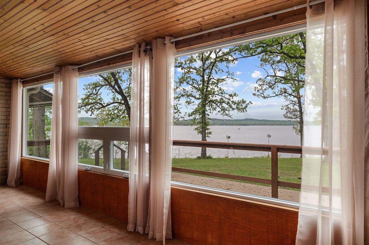 471 Parkside Dr - Photo 2 of 43