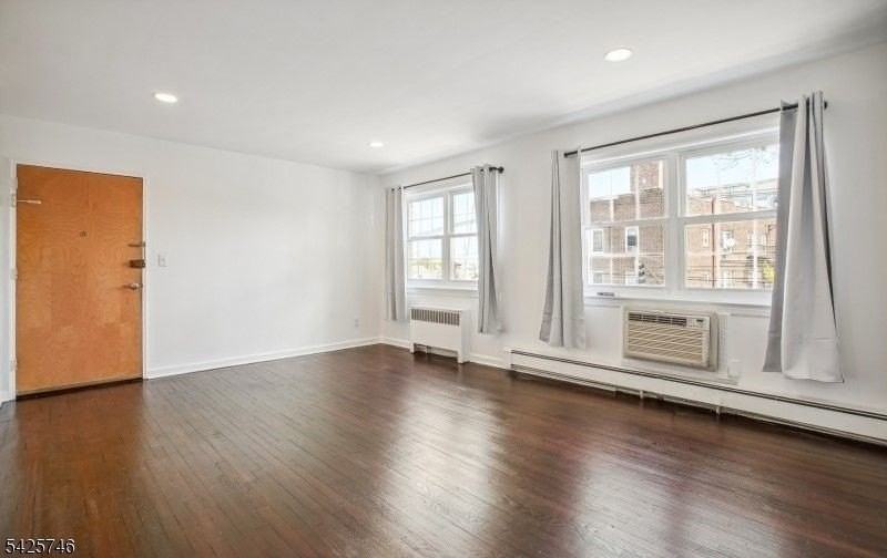 604 Chestnut St Apt G - Photo 2 of 12