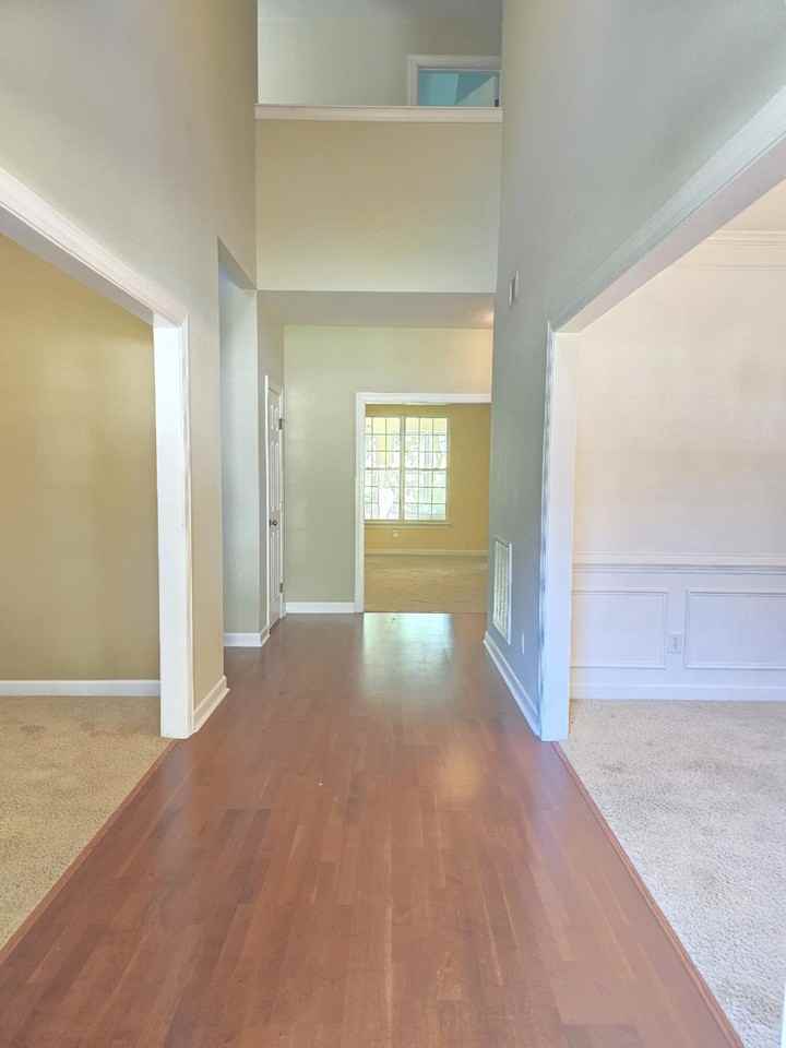 932 Windmill Pkwy - Photo 4 of 35