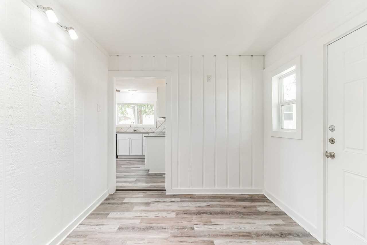 124 E Castlebriar Dr - Photo 6 of 29