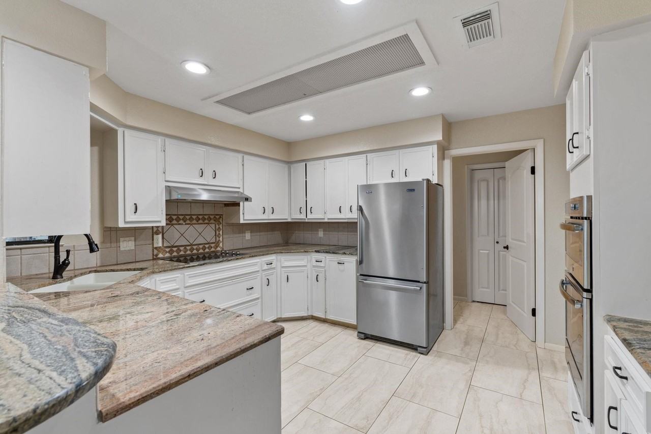 106 Cross Bow - Photo 7 of 17