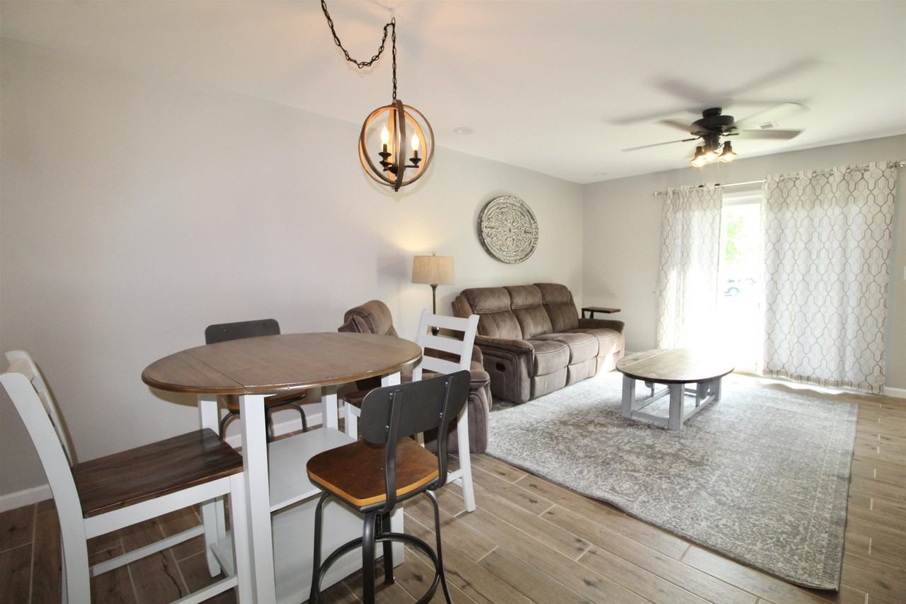 1360 Hunters Rd #D - Photo 4 of 20