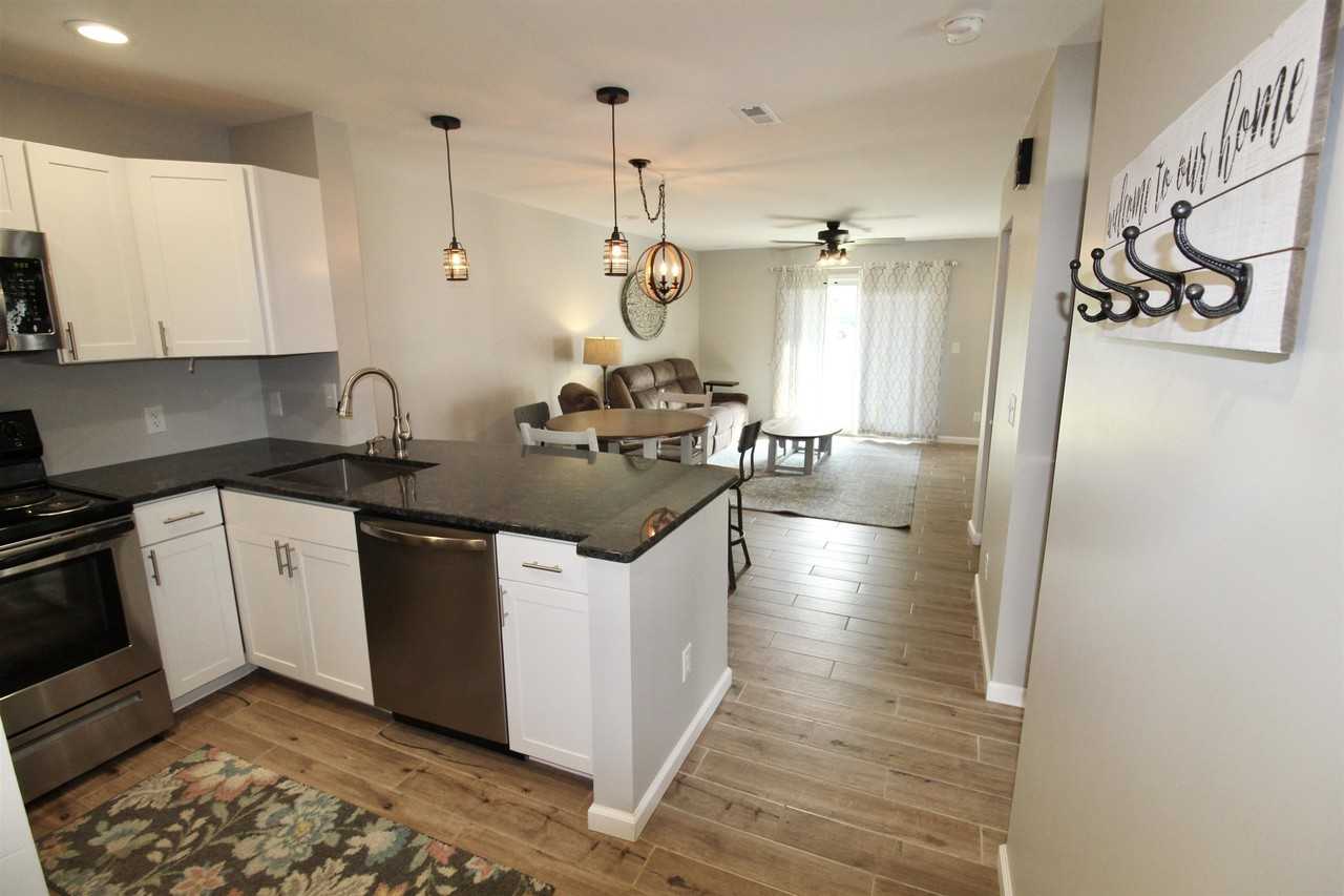 1360 Hunters Rd #D - Photo 5 of 20